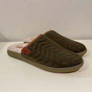 Olukai Mua Shearling Lined Slippers Green Quilted Size 10